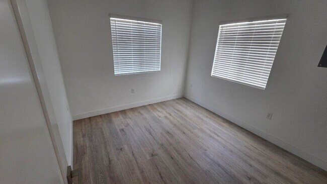 Foto del edificio - 988 El Camino Dr