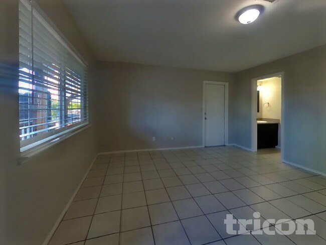 Foto del edificio - 1872 Little John Way