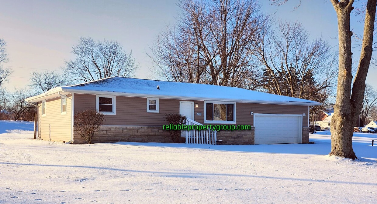 Primary Photo - New Listing in Fort Wayne...