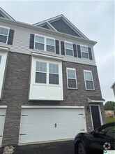 Building Photo - 251 Winding Rd