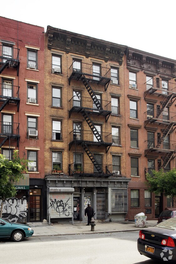 Building Photo - 207 E 4th St