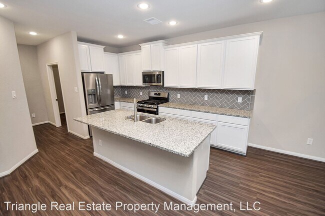 Building Photo - 4 br, 3.5 bath House - 2498 Diamond D Dr