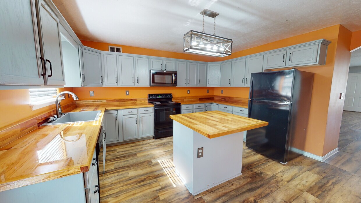 Primary Photo - 1489 Bland St