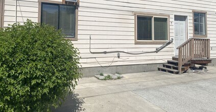 Building Photo - 514 E Woodin Ave