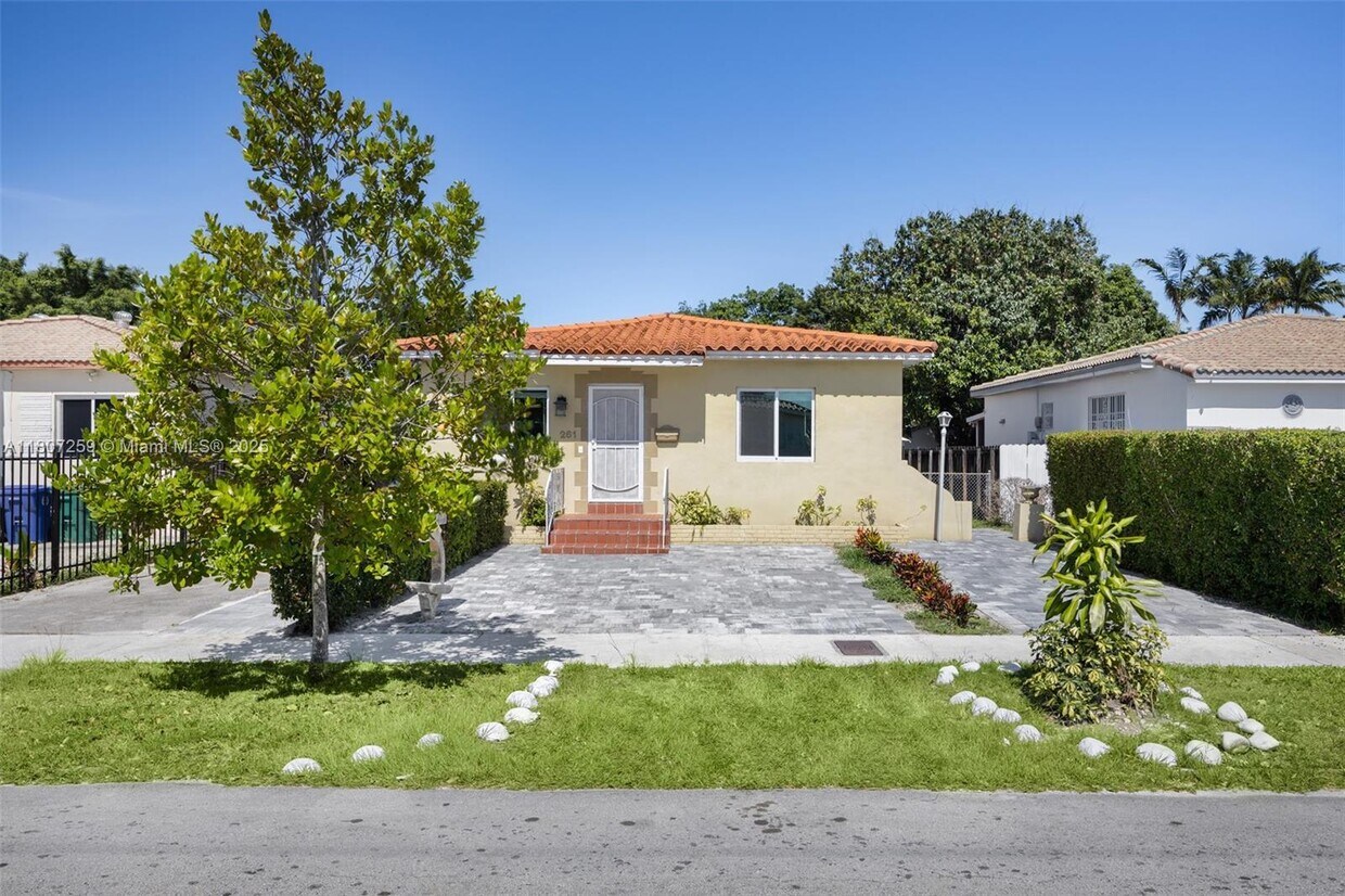 Primary Photo - 261 SW 48th Ct
