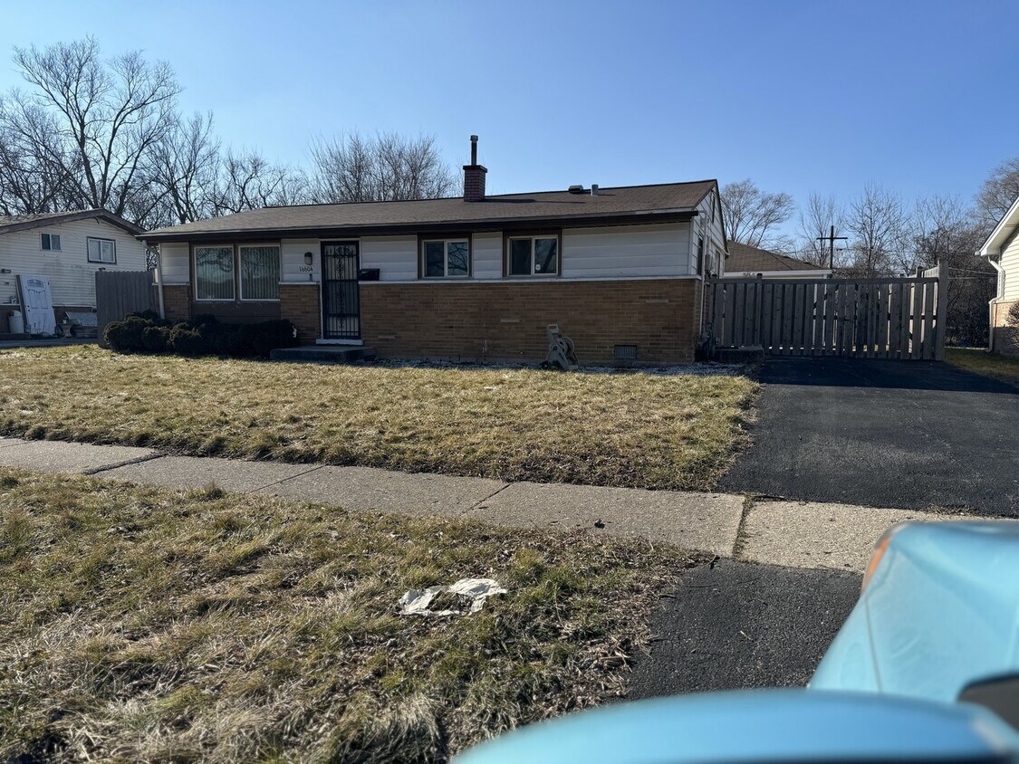 16604 Oxford Dr, Markham, IL 60428 House Rental in Markham, IL