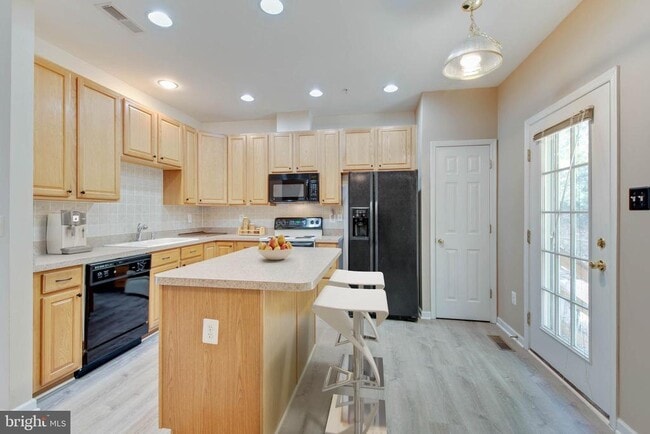Foto del edificio - 7025 Water Oak Rd