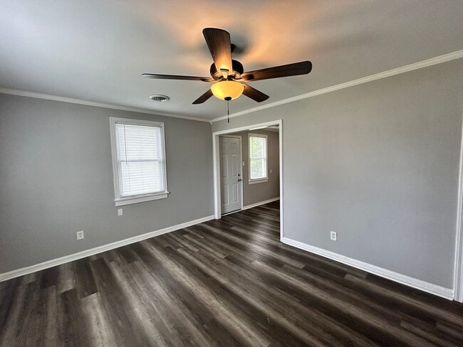 Building Photo - 1906 Wakefield Ave