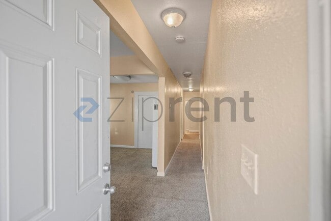 Building Photo - Unit