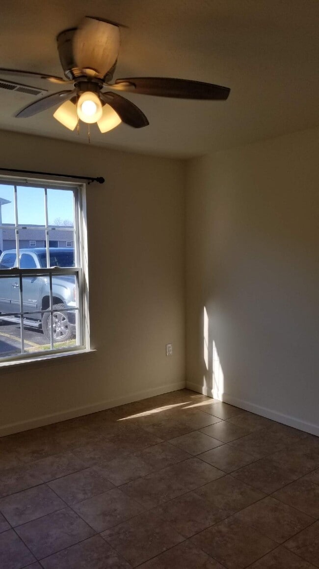 Foto del edificio - 165 Knowledge Ave