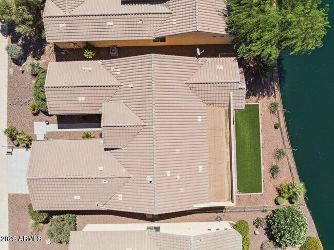 Foto del edificio - 42575 Abbey Rd