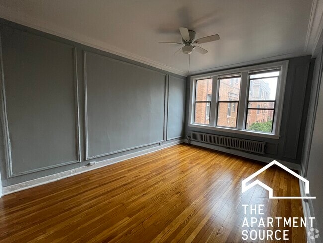 Building Photo - 1367 W Estes Ave