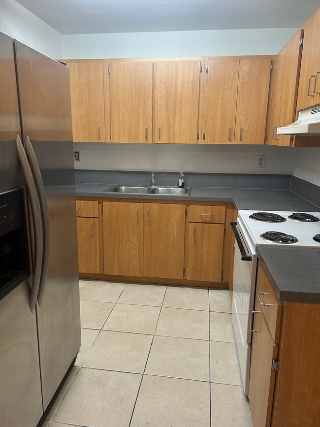 Building Photo - 5725 NW 27th Ct