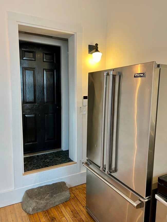 Building Photo - 237 Cumberland Ave