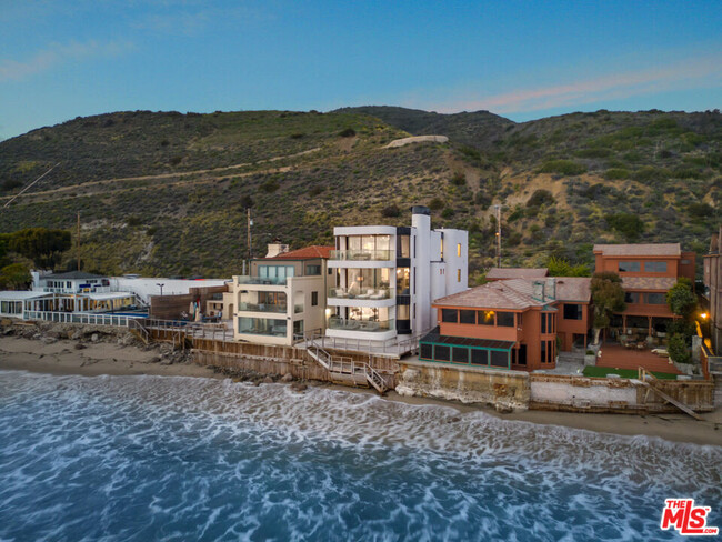 Foto del edificio - 18860 Pacific Coast Hwy