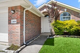 Building Photo - 18454 Sunrise Pines Dr