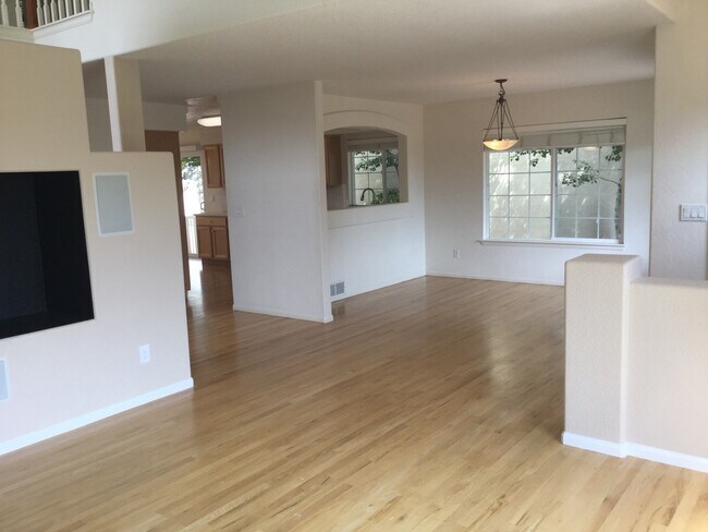 Building Photo - Great 3BR 3BA With Bonus Room - Broomfield!