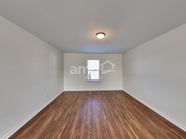 Building Photo - 536 Rock Island Way