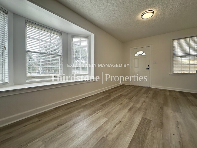 Foto del edificio - 1178 Murray Dr