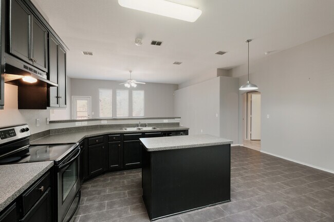 Building Photo - 1103 Par Four