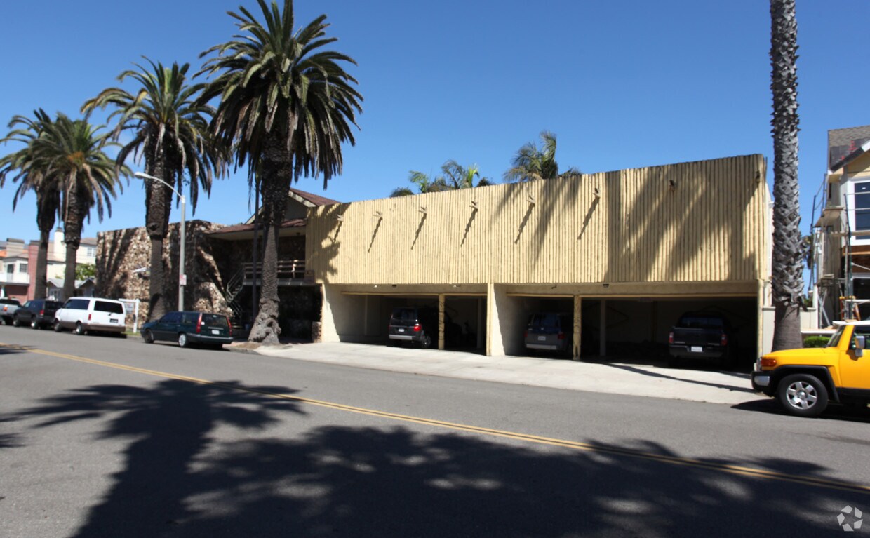 Building Photo - Royal Hawaiian Apartments