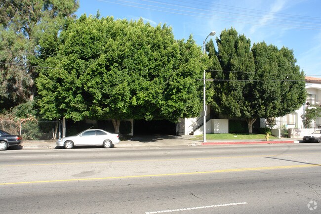 Foto del edificio - 6859 Laurel Canyon Blvd