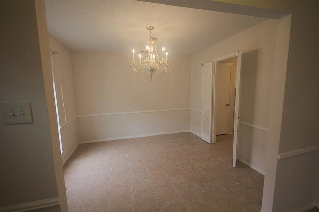 Building Photo - 768 Thicket Ln