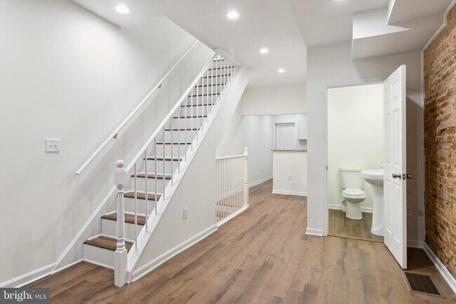 Foto del edificio - 912 N Milton Ave