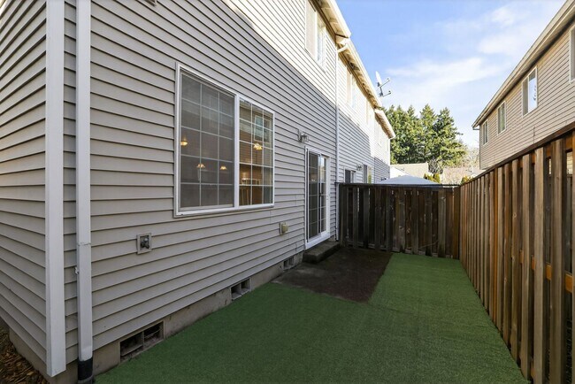 Foto del edificio - 6568 NE Deer Run St