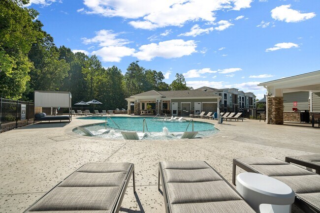 Foto del edificio - Hawthorne at the Forest