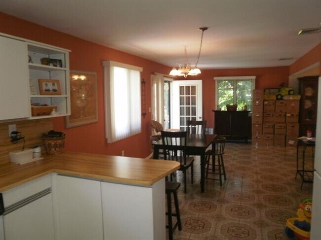 Building Photo - 31 Perrin Dr