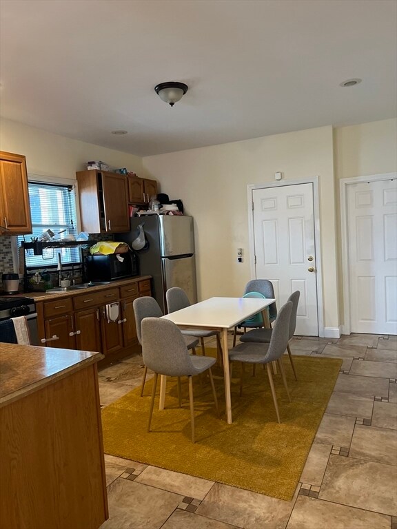 Foto del edificio - 20 Holbrook Ave