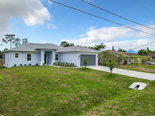 Foto del edificio - 4900 32nd Ave SW