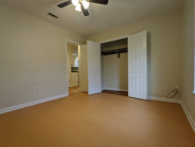 Photo - 2 bed 1 bath on quiet street! Available now!! Townhome