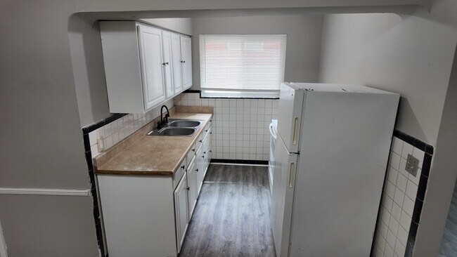 Foto del edificio - 7100 Eastlawn Dr