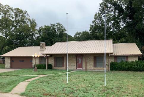Foto principal - Spacious 4 bedroom 2 bath with lots of par...