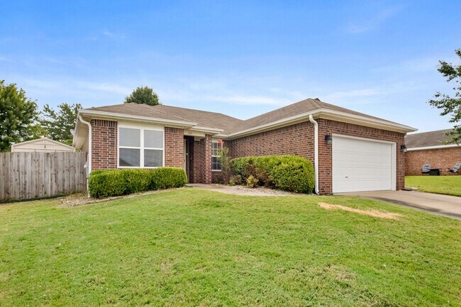 Building Photo - Great 3 Beds + 2 Baths Home with Solar Pan...
