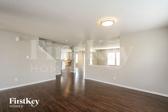Foto del edificio - 10077 Pine Grove Way