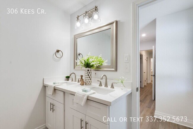 Building Photo - 306 Kees Cir