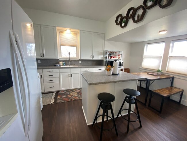 Building Photo - Stylish 3 Bedroom | 2 Bath Duplex in The D...