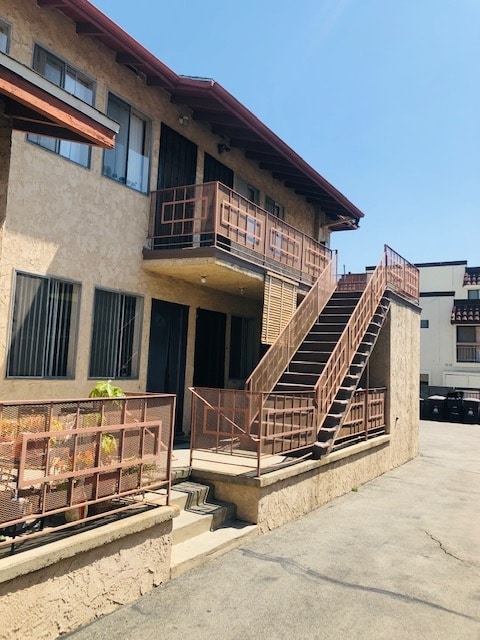 Building Photo - 706 E Lomita Ave
