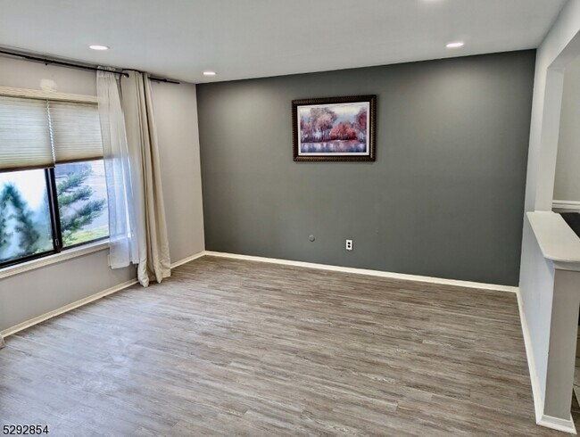 Building Photo - 471 Brookside Ln