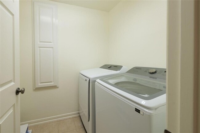 Building Photo - 21410 Sierra Long Dr