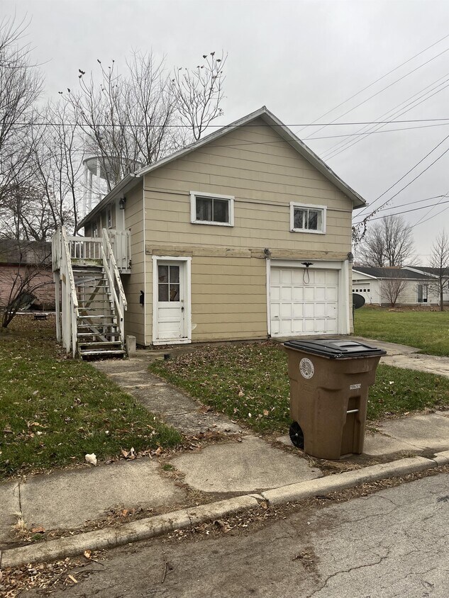 210 3rd St, Winchester, IN 47394 House Rental in Winchester, IN