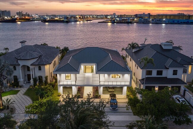 Foto del edificio - 1957 Harbourview Dr