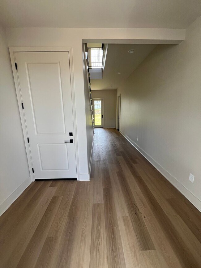 Photo - 3 Bed 3 Bath Flat Available Now! Apartment