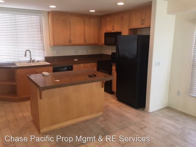 Building Photo - 2 br, 2.5 bath House - 8242 Lemon Avenue