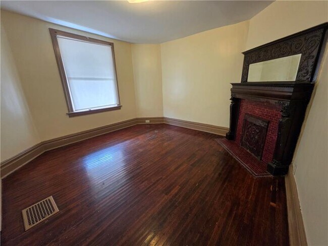 Building Photo - 703 E 14th Ave