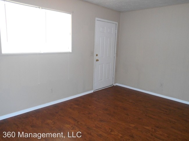 Building Photo - 556 N Ross St