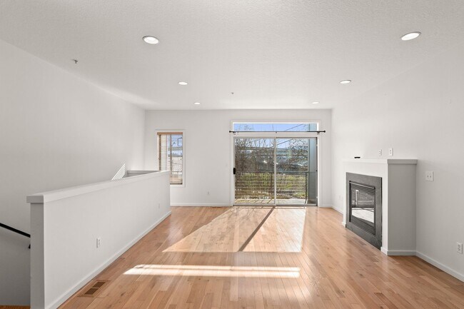 Foto del edificio - North Portland Recently Renovated Condo